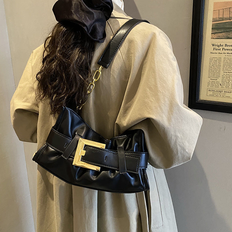 Damen Umhängetasche mit elegantem Kettenakzent und weichem Obermaterial