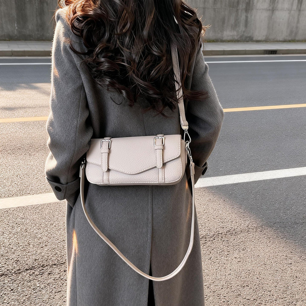 Damen elegante Schultertasche aus strukturiertem synthetischem Leder mit verstellbarem Schulterriemen