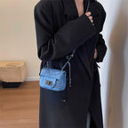 Damen Mini-Handtasche mit gepolstertem Design und elegantem Kettenriemen