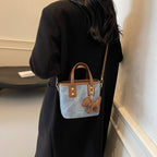 Damen-Mini-Tasche aus hochwertigem Material mit abnehmbarem witzigen Anhänger