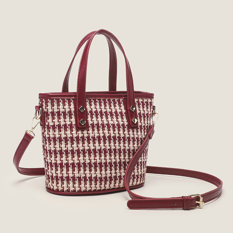 Damentasche aus elegantem Stoff mit stilvollen Akzenten