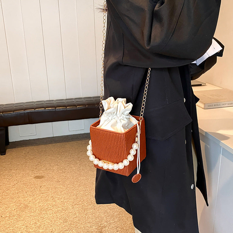 Damen Mini-Handtasche mit abnehmbarer Perlenkette