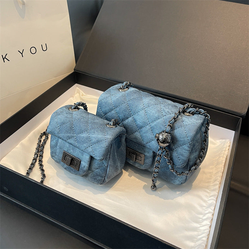 Damen Mini-Handtasche mit gepolstertem Design und elegantem Kettenriemen