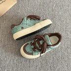 Feminine bequeme Sneakers im verspielten Design