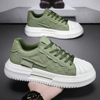 Moderne Plattform-Sneaker für Frauen mit einem modernen Karomuster und bequemer Polsterung