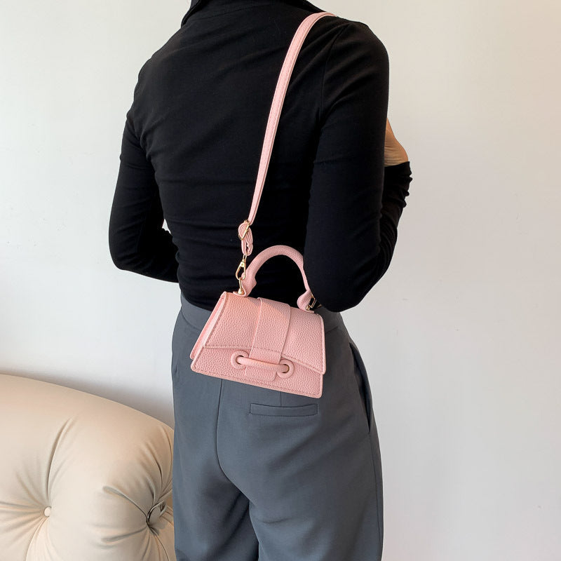 Damen Mini-Handtasche aus strukturiertem Leder mit stylischer Verschluss