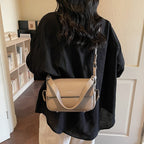 Damen Schultertasche aus weichem, strukturiertem Leder mit verstellbarem Schultergurt