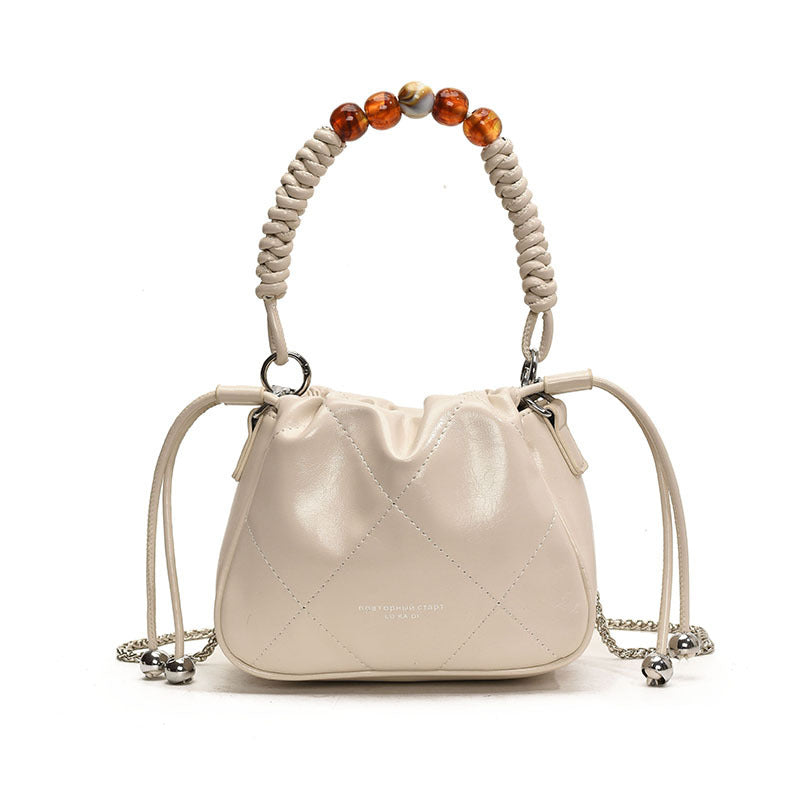 Damen Mini Schultertasche mit dekorativem Kettenriemen und trendigem Anhänger