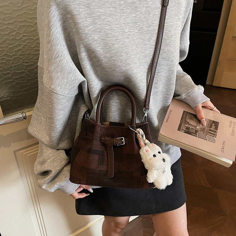Damen Mini-Handtasche mit modernen Akzenten und praktischem Innenorganizer