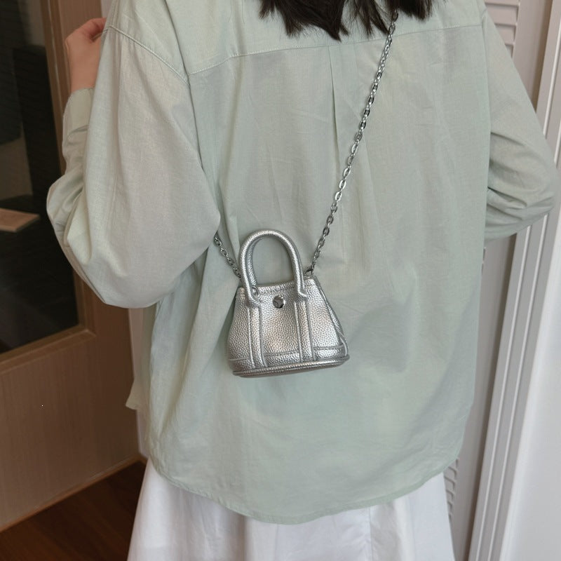Damen Mini-Handtasche mit glatter Struktur und abnehmbarem Kettenriemen