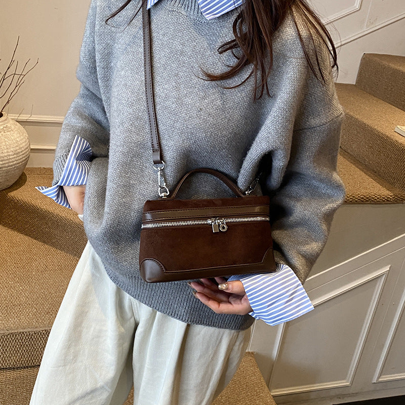 Damen Schultertasche aus weichem Wildleder mit praktischen Fächern