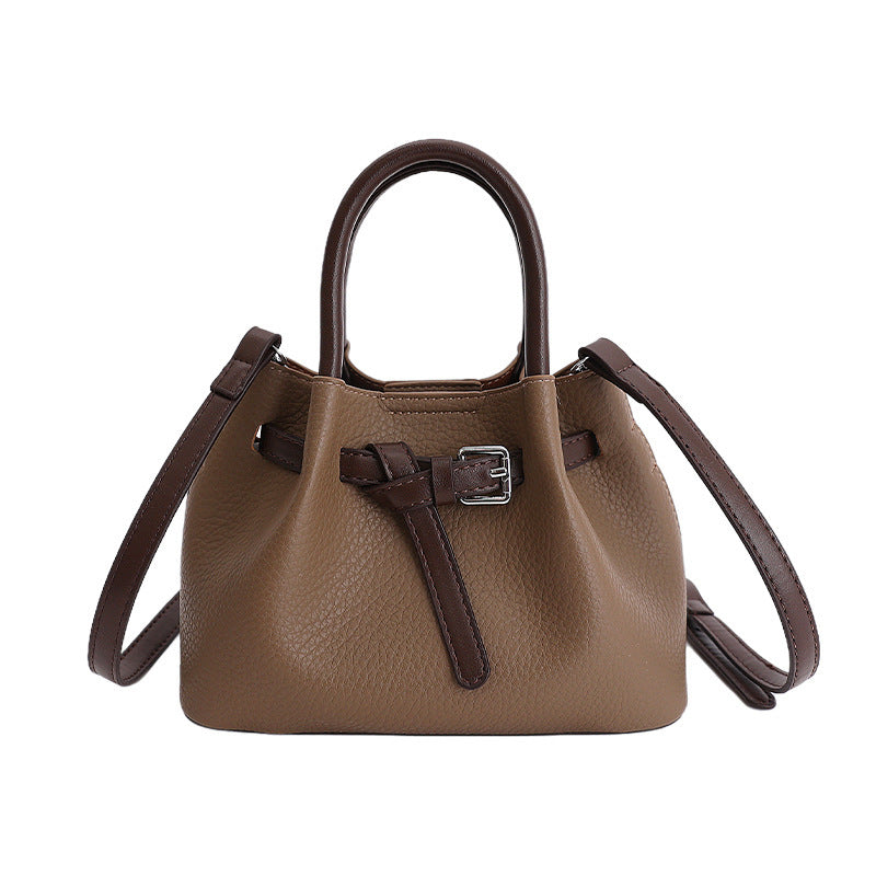 Frauen Designer Bucket Bag mit verspieltem Tier-Charm