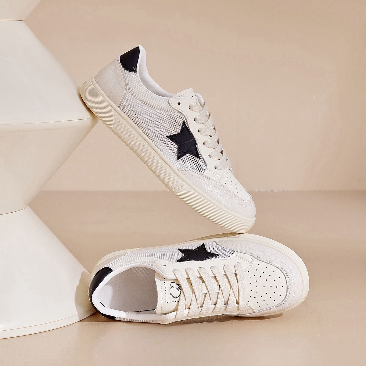 Damen Sneakers mit atmungsaktivem Mesh und stylischem Stern Design