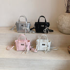 Damen Mini-Handtasche mit perlenverziertem Anhänger