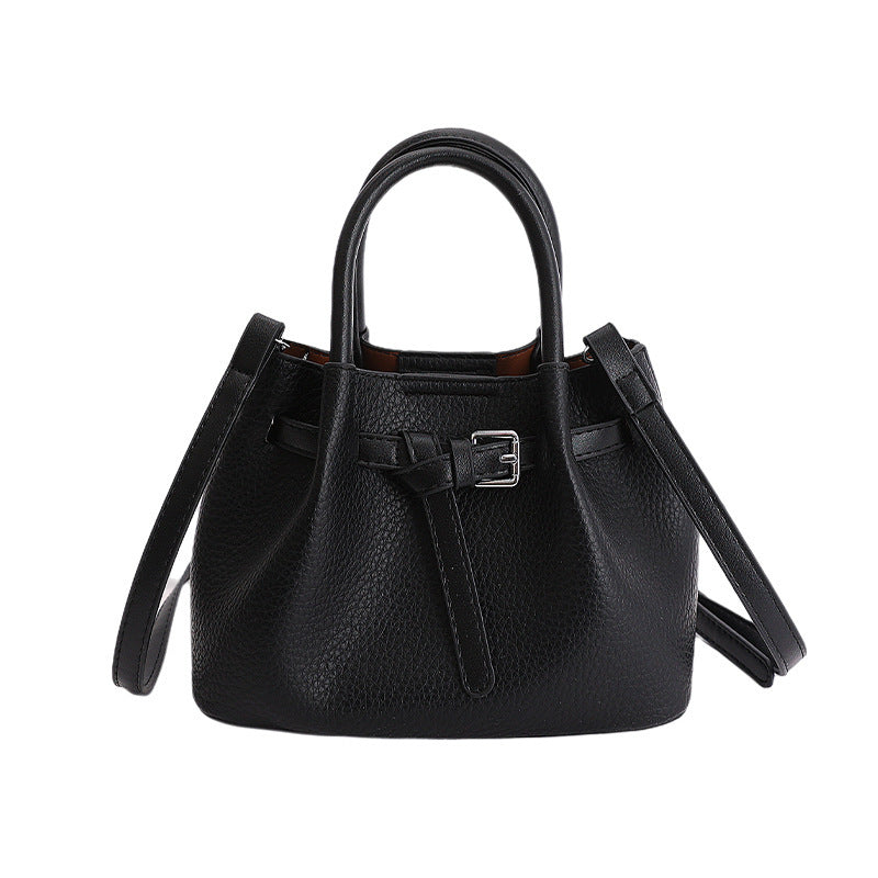 Frauen Designer Bucket Bag mit verspieltem Tier-Charm