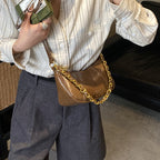 Damentasche mit elegantem Kettenakzent