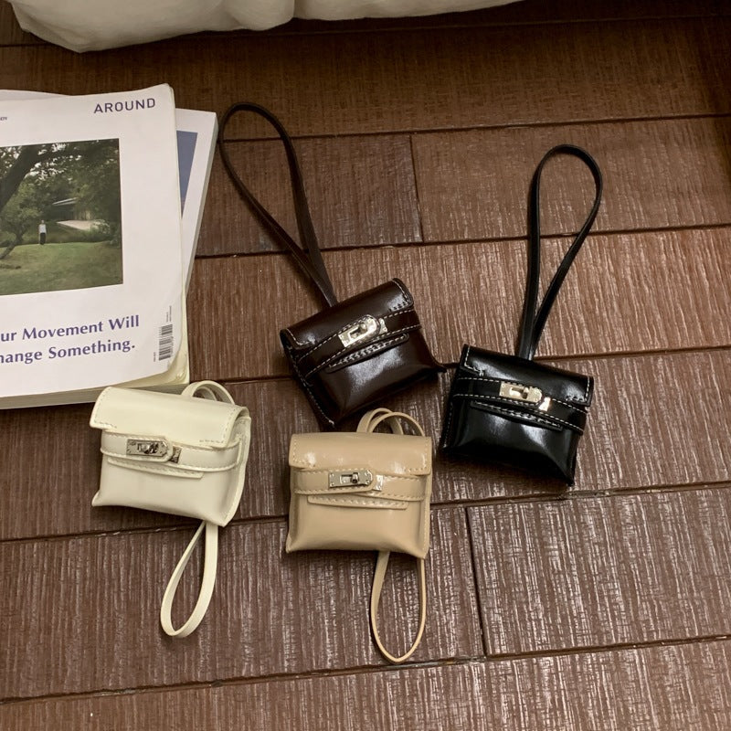 Damen Mini-Handtasche aus hochwertigem Kunstleder mit verspieltem Verschluss