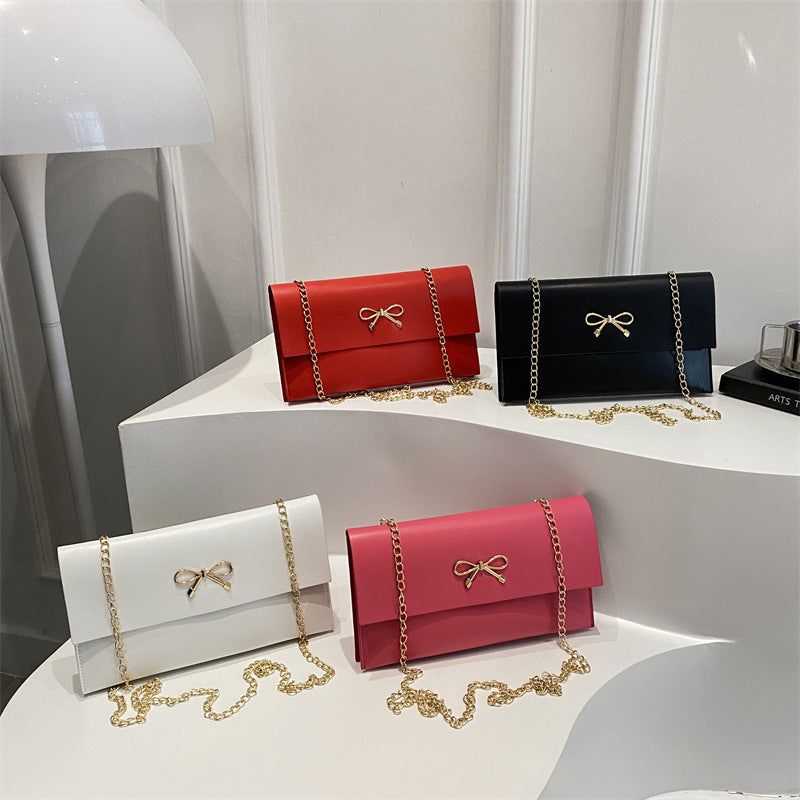Damen elegante Clutch im minimalistischen Design mit goldenen Akzenten
