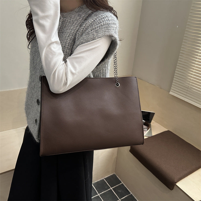 Damen elegante tote bag mit praktischem Innenfach und stylischem Kettenriemen