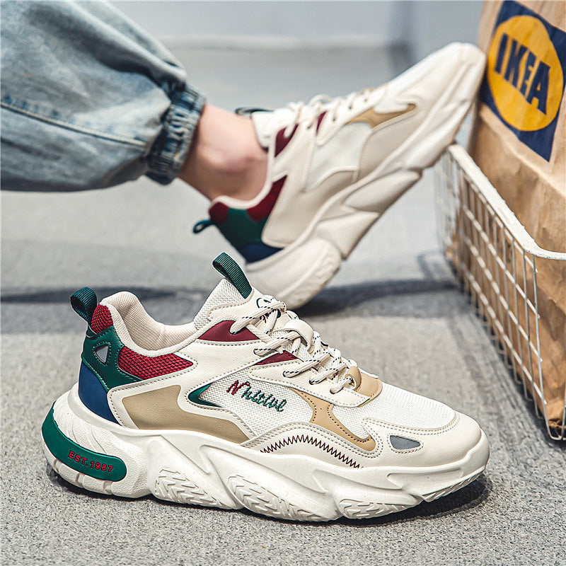 Moderne klobige Sneakers für Frauen mit atmungsaktiver Oberflächenstruktur