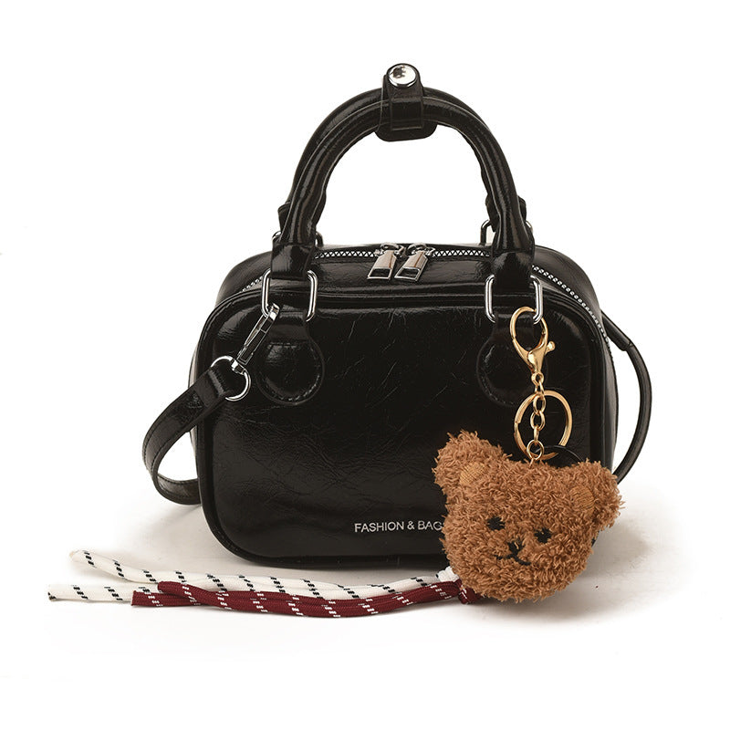 Damen Mini-Handtasche mit süßem Anhänger