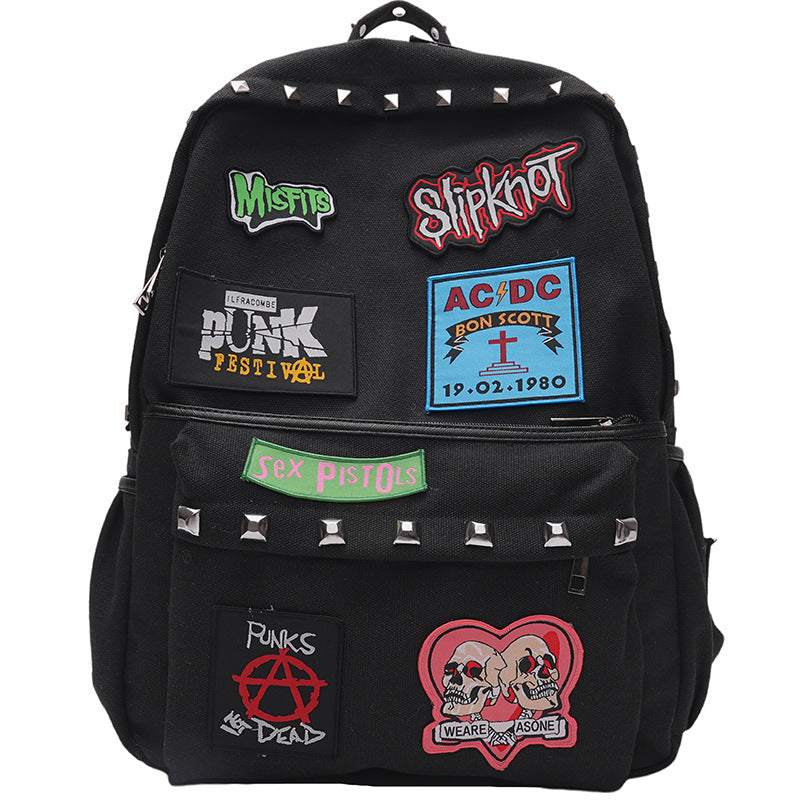 Punk-inspirierter grafischer Patch-Schulrucksack