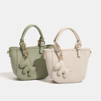 Damen Mini-Handtasche mit verspieltem Tieranhänger