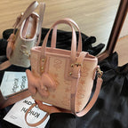 Damen Mini-Handtasche mit verspieltem Anhänger