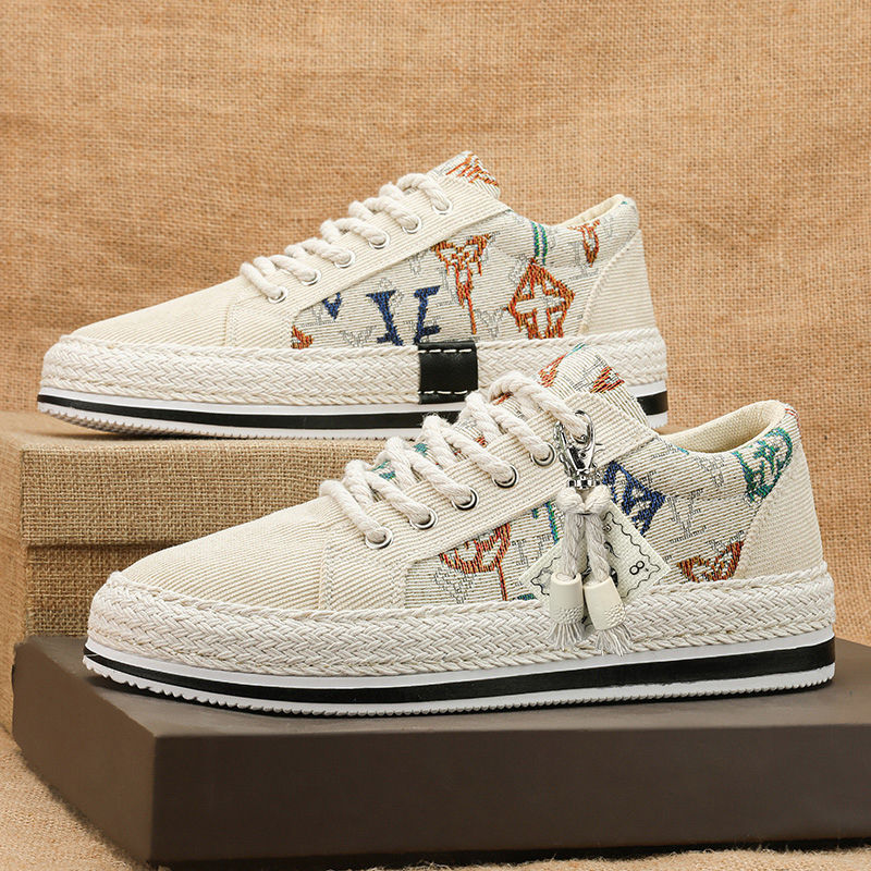 Modische Damensneaker mit hochwertigen Textil-Obermaterialien und anspruchsvollem Design
