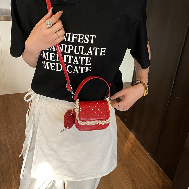 Damen Mini-Handtasche mit verspieltem Design und einzigartigen Details