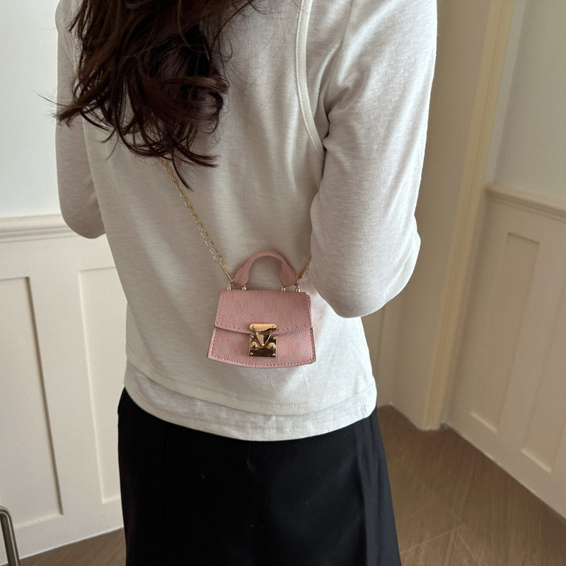 Damen Mini-Handtasche mit dekorativem Kettenriemen