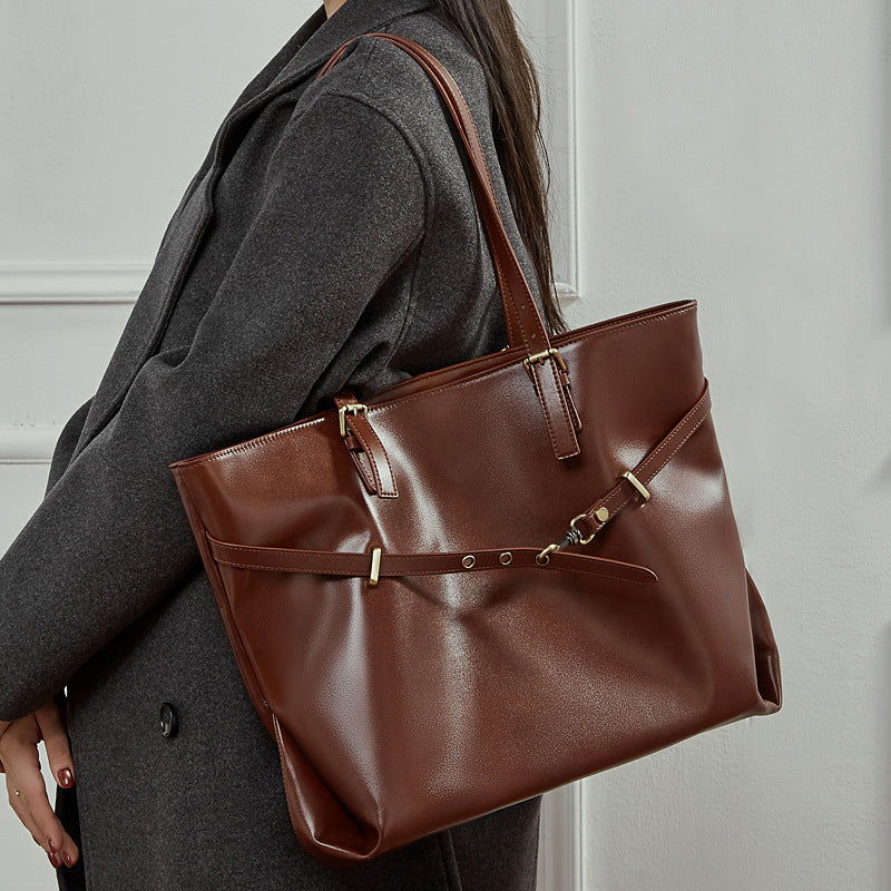 Damen elegante Einkaufstasche mit praktischem Innenlayout und stilvollen Akzenten