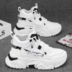 Stylische High-Top-Sportsneaker für Frauen mit einer trendigen Kappenzehe und rutschfester Sohle