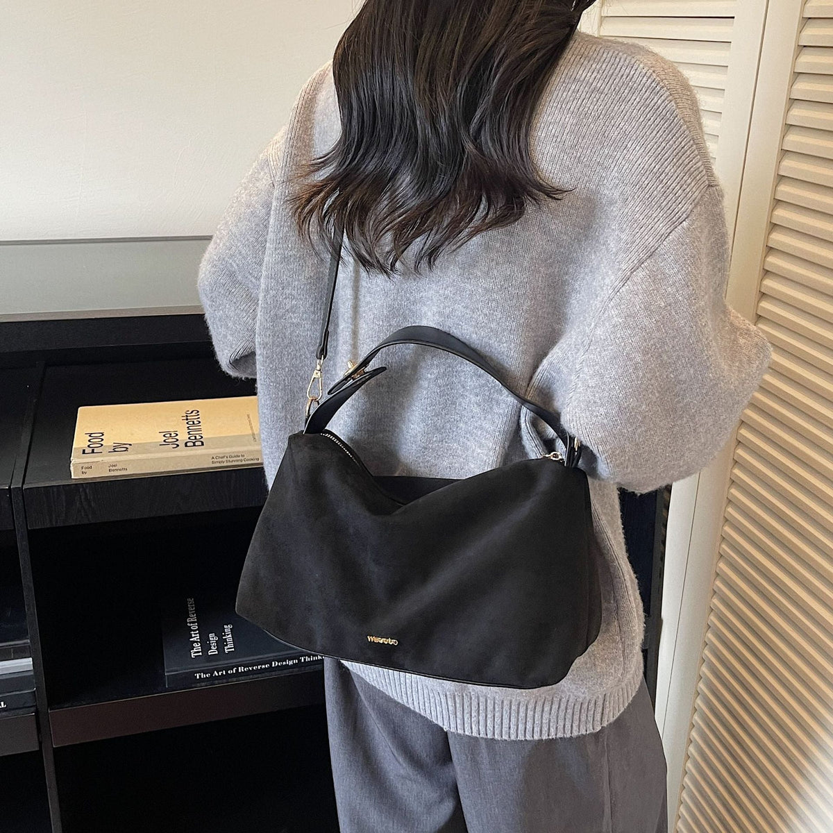 Damen praktische Schultertasche aus weichem Wildleder