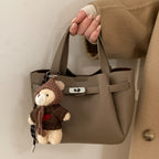 Damen Mini-Handtasche mit süßem Plüsch-Anhänger