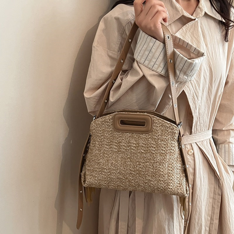 Damen stilvolle Schultertasche mit dekorativem Fransen-Detail