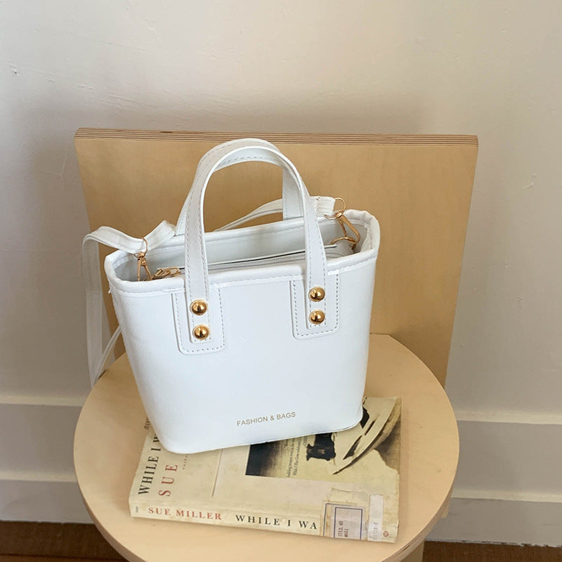 Damen Mini Tasche mit eleganter Struktur und praktischem Tragegriff