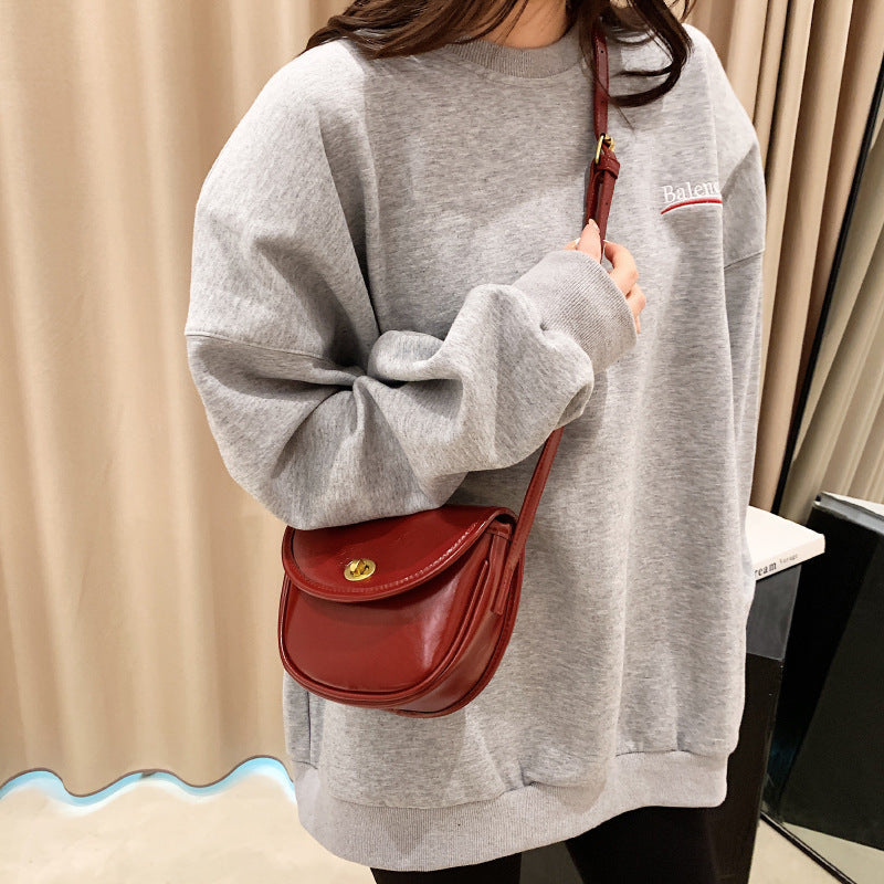 Damen Schultertasche im eleganten Retro-Design mit goldenen Akzenten