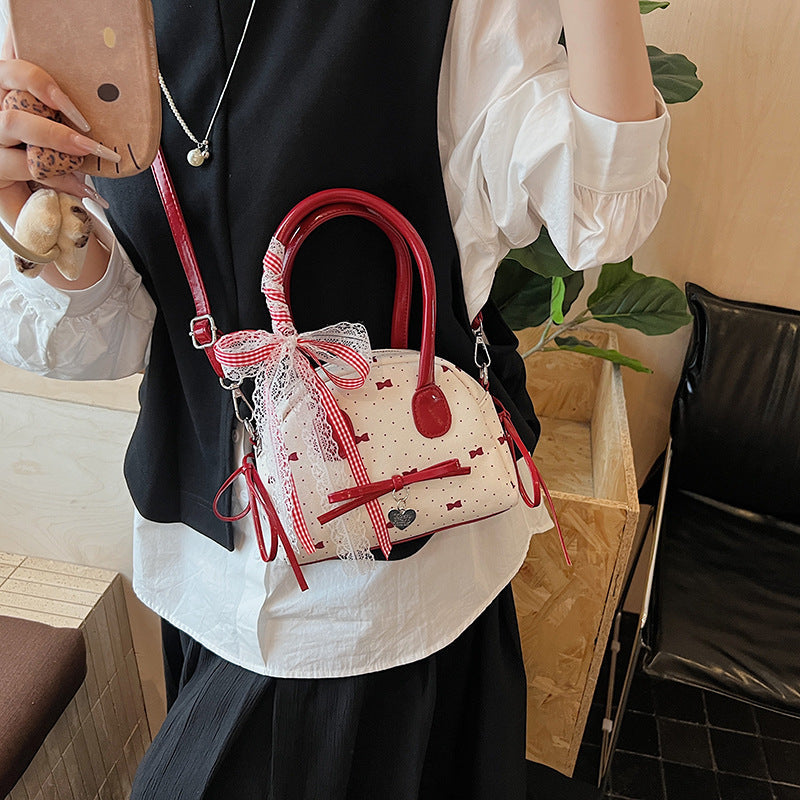 Damen Mini-Tasche mit verspieltem Design und charmanten Details
