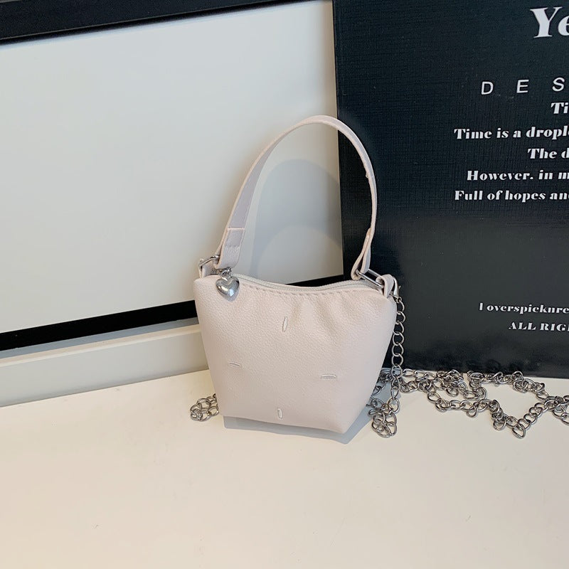 Damen Mini-Handtasche mit glänzender Kette und strukturiertem Obermaterial