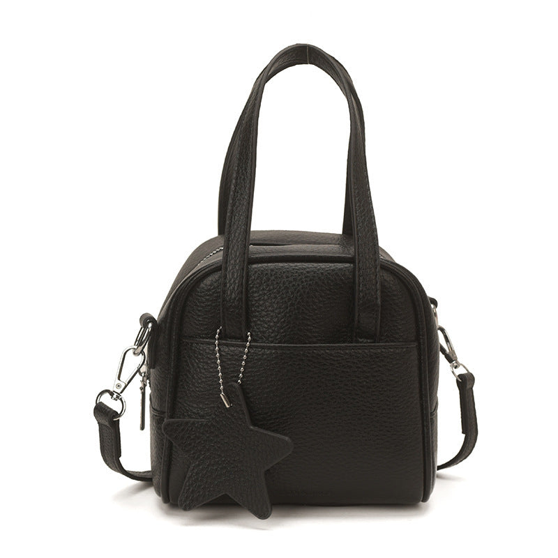Damen Mini-Tasche mit dekorativem Anhänger