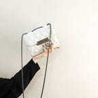Damen Clutch mit eleganter Steppung und feinem Kettenriemen