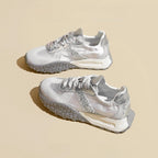 Damen sportliche Sneakers mit glitzernden Akzenten und futuristischem Design