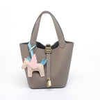 Damen Hobo-Tasche mit abnehmbarem Mini-Organizer und charmantem Tieranhänger