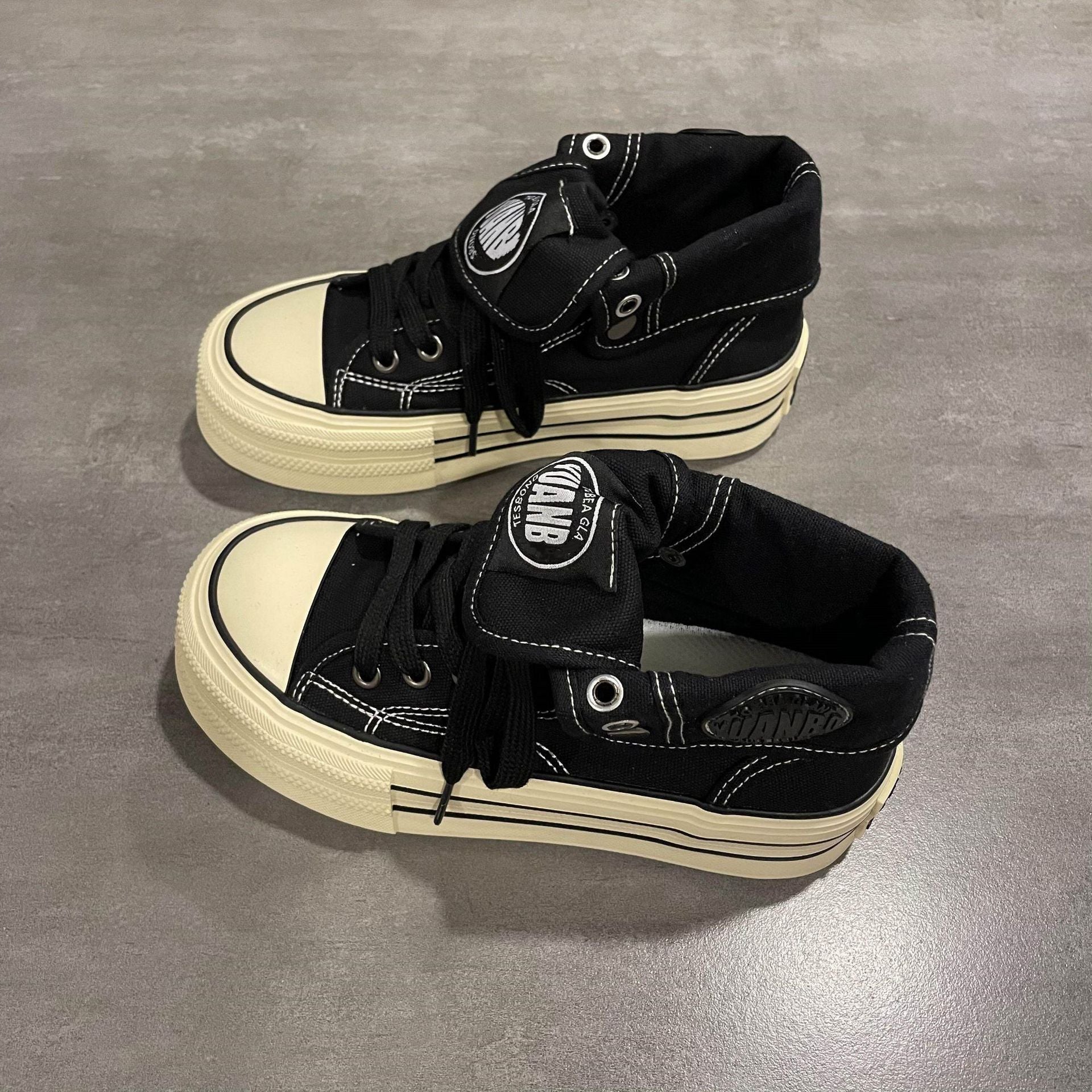 Damen High-Top Sneaker mit dicker Gummisohle und seitlichem Reißverschluss