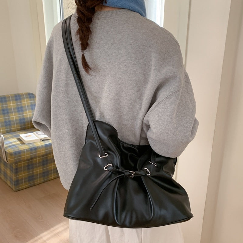 Damentasche aus hochwertigem synthetischem Leder mit verstellbarem Kordelzug