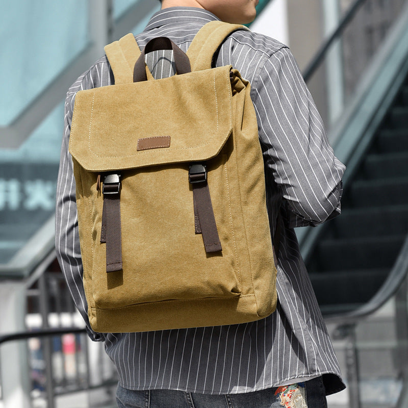 Rucksack mit praktischem Klappdeckel und strapazierfähigem Material