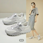 Damen sportliche Sneakers mit glitzernden Akzenten und futuristischem Design
