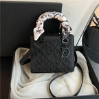 Damen Handtasche mit luxuriösem Muster