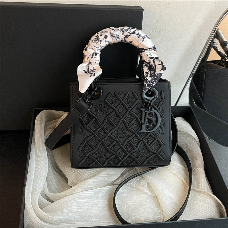 Damen Handtasche mit luxuriösem Muster